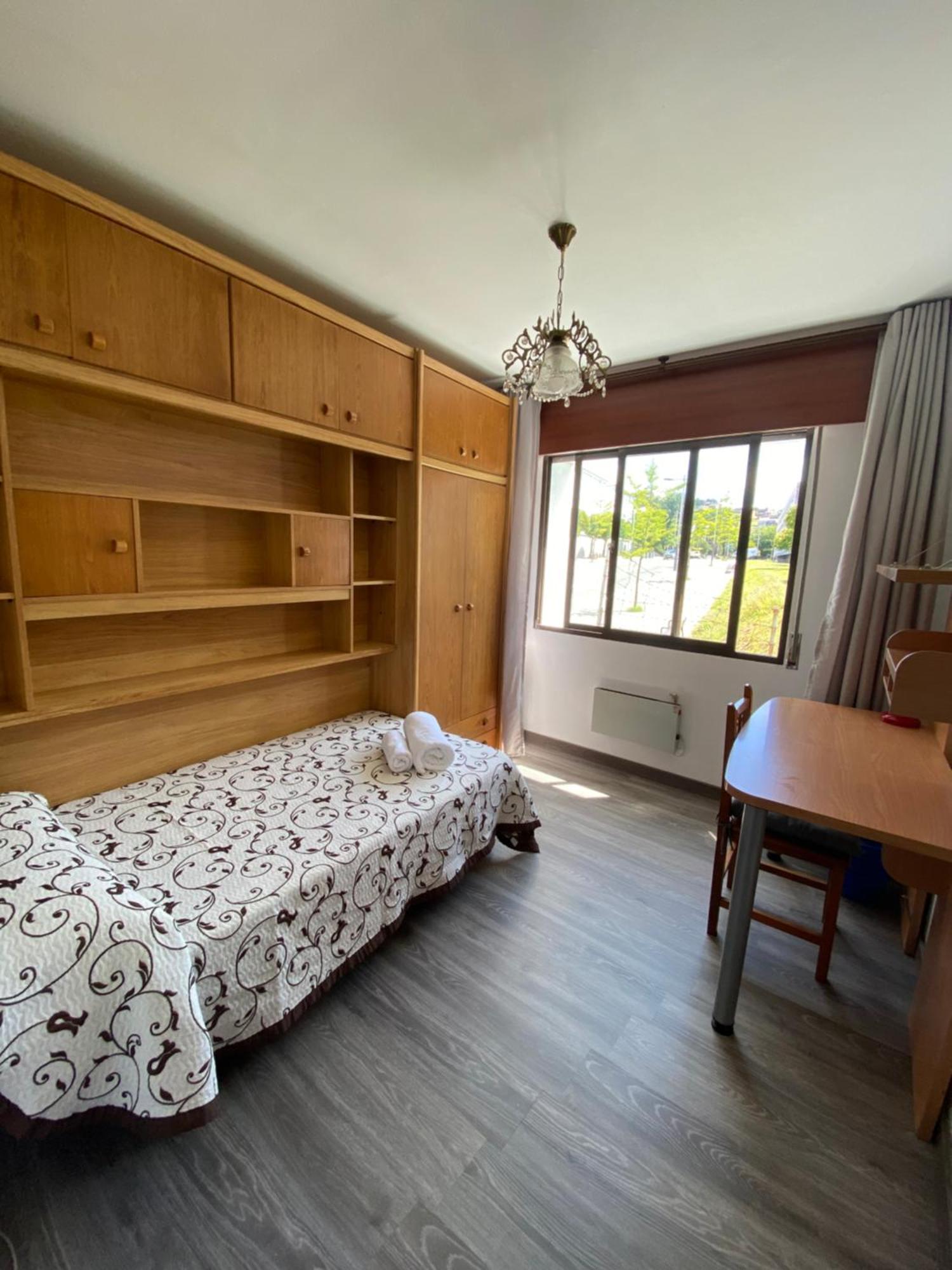 Piso Grande Y Muy Luminoso Apartment Santiago de Compostela Ngoại thất bức ảnh